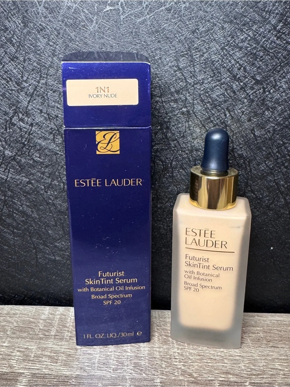 Estee Lauder Futurist SkinTint Serum Foundation SPF20 - 1N1 Ivory Nude 30ml NIB